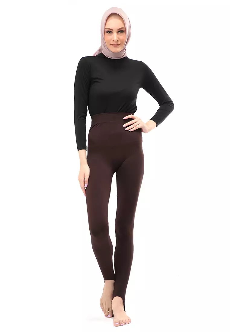 Legginglarda yalangoch jojalar