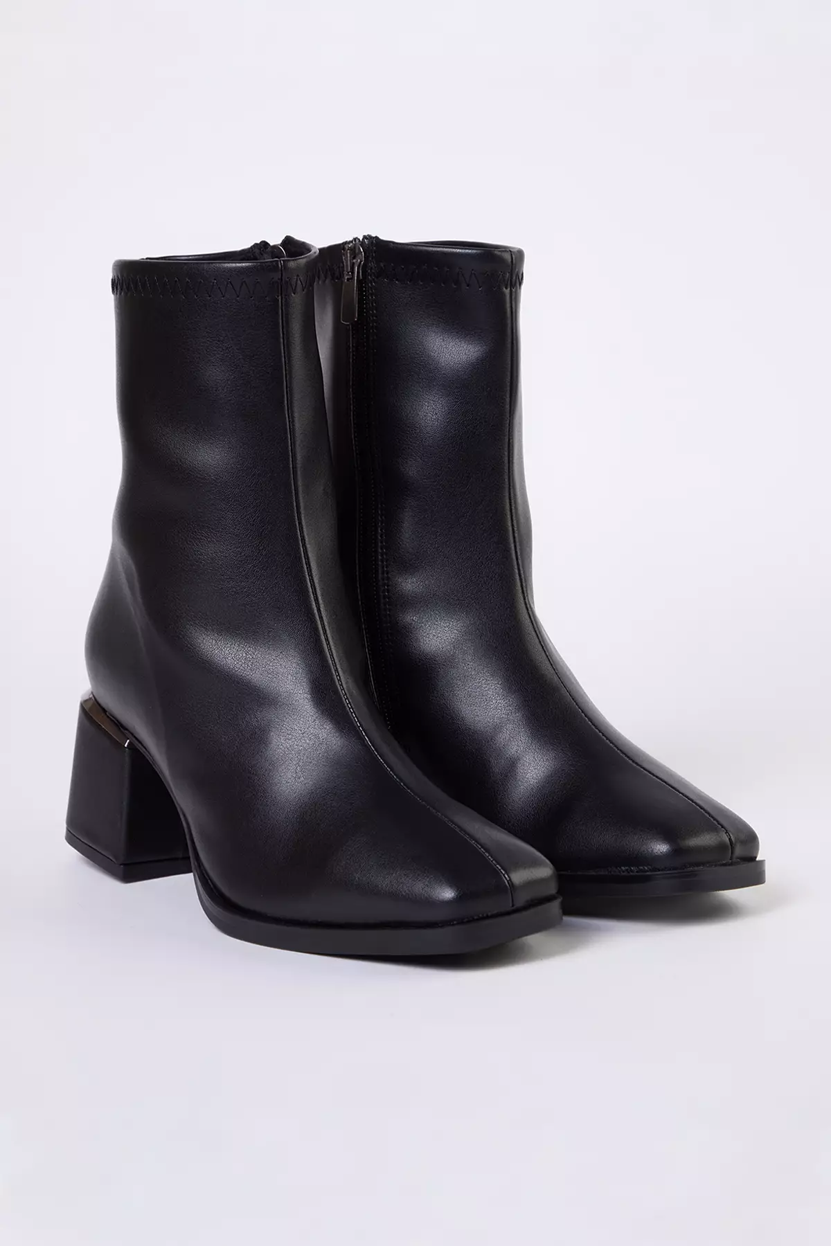 Black Block Heeled Women's Boots With Metal Accessories - Zippered Takaw25Bo00009