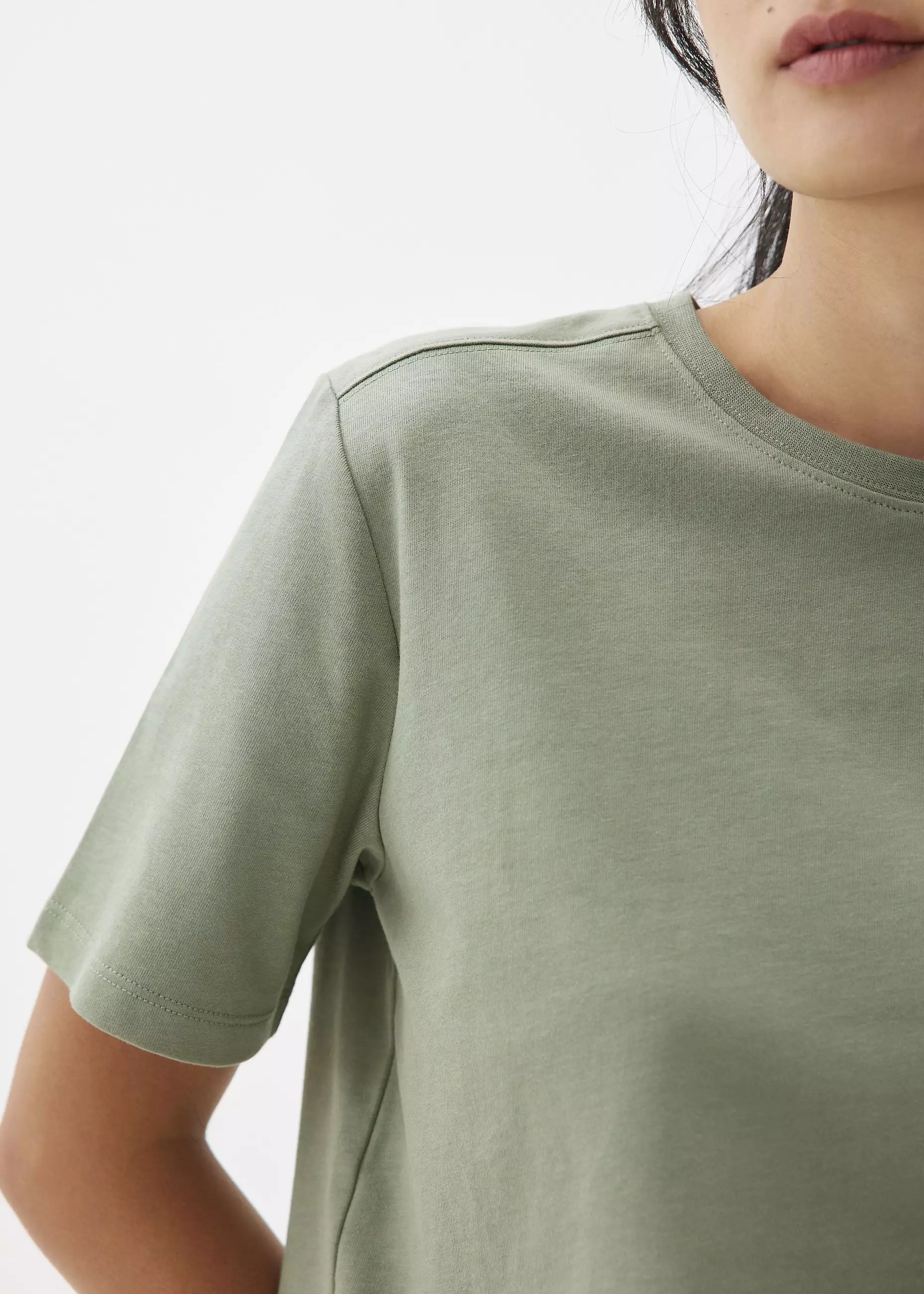 Atasan Wanita - Avery Round Neck Tee