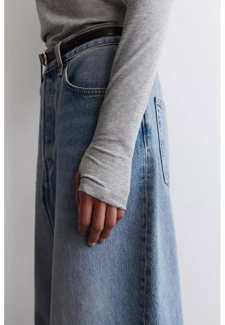 SLIM LIGHTWEIGHT LONG-SLEEVED TOP