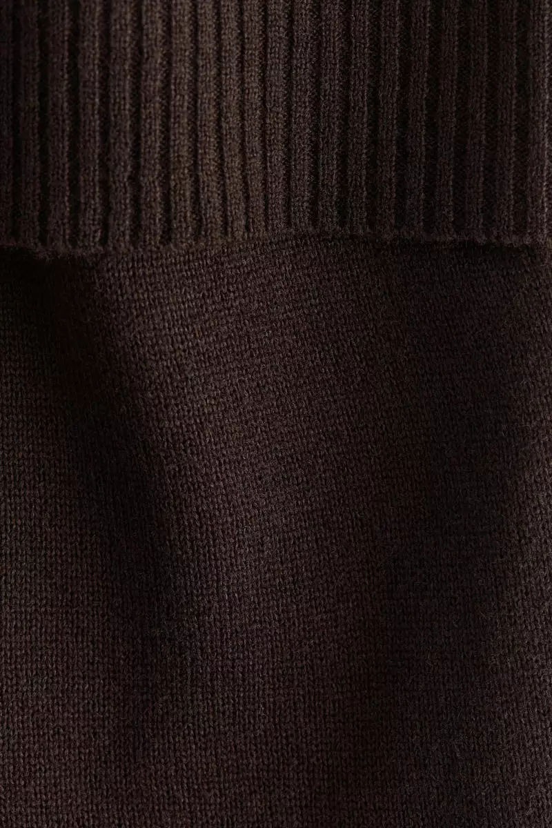 Knitted yoga pants