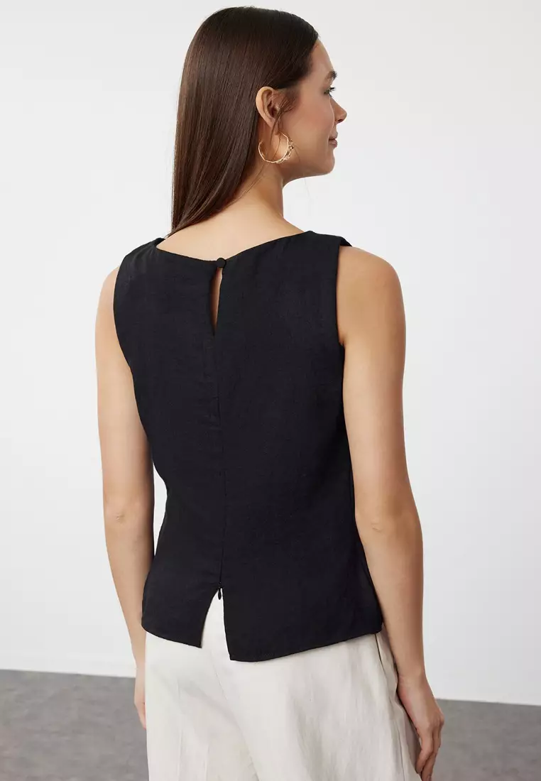 Straight Sleeveless Top
