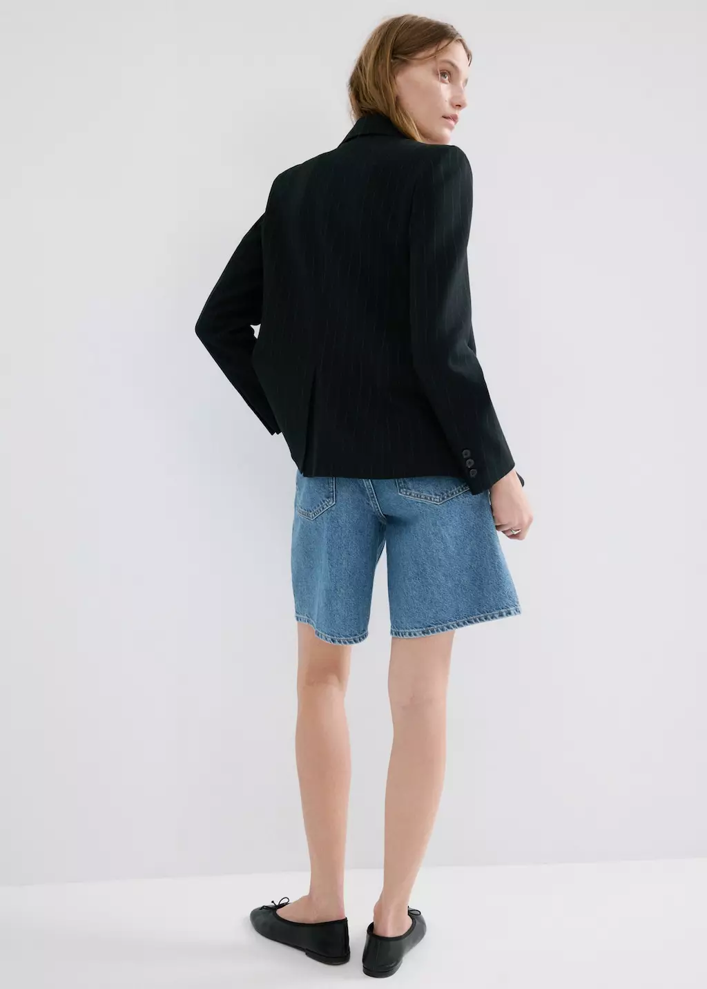 Celana pendek denim lurus berpinggang tinggi