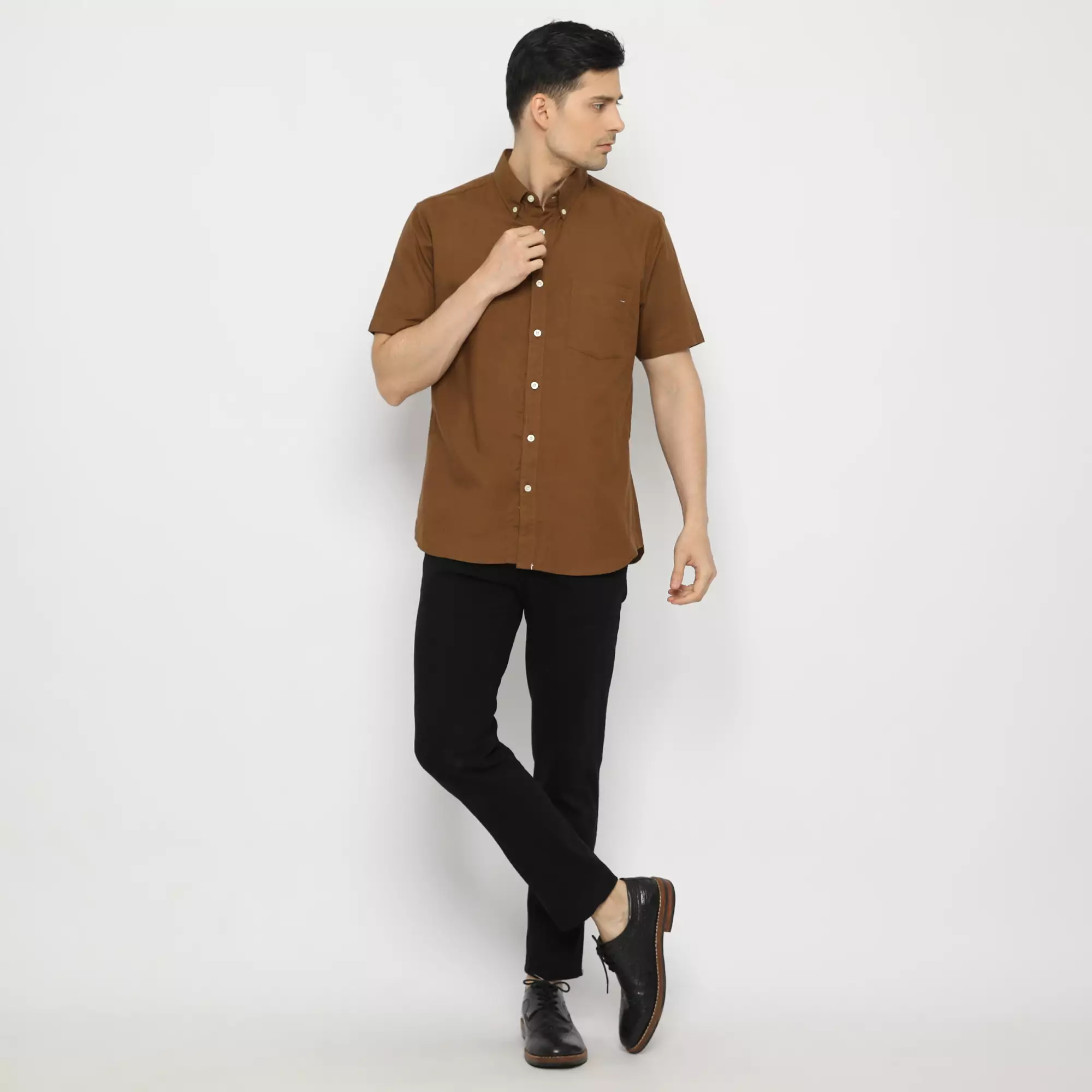 Platini Kemeja Pria Lengan Pendek Basic Katun Oxford Coklat 63217