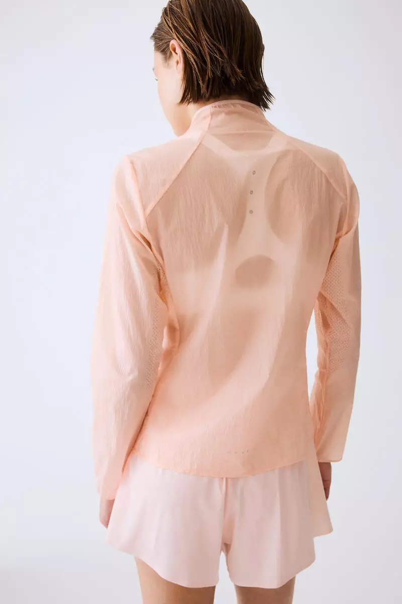 Lightweight running jacket with DryMove™