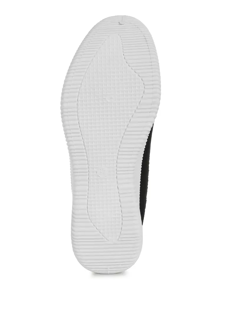 Sepatu kets jalan kaki Flyknit berwarna hitam