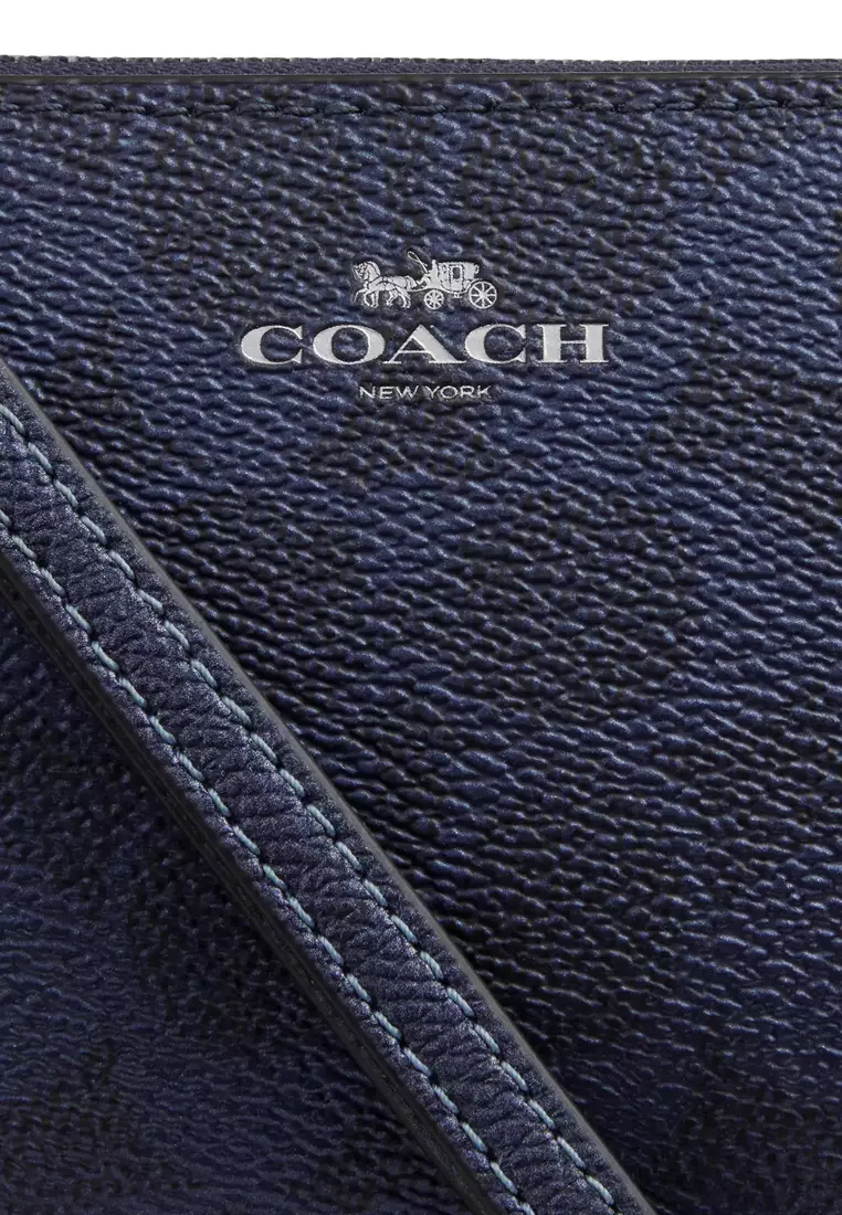 Corner Zip Wristlet In Signature Canvas - Blue/ Navy CCK71