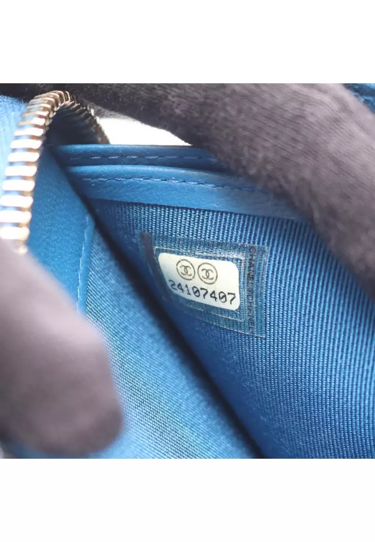 Pre-Loved Chanel Chevron V-stitch round zipper long wallet lambskin blue gold hardware