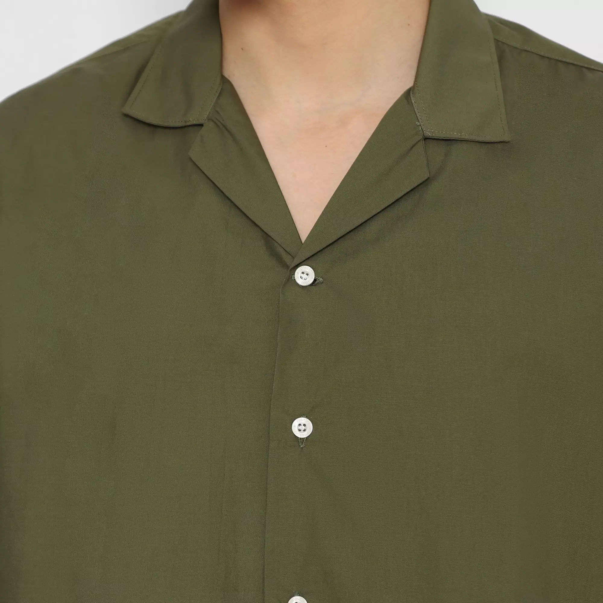 Platini Kemeja Polos Pria Kerah Hawai Katun Hijau Army 73404