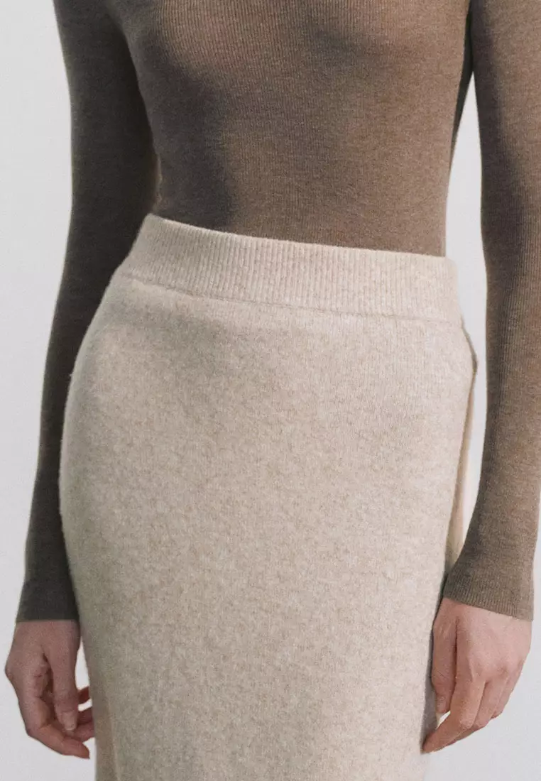 UR冬季新款女装简约气质后开衩高腰针织半裙UWM940027