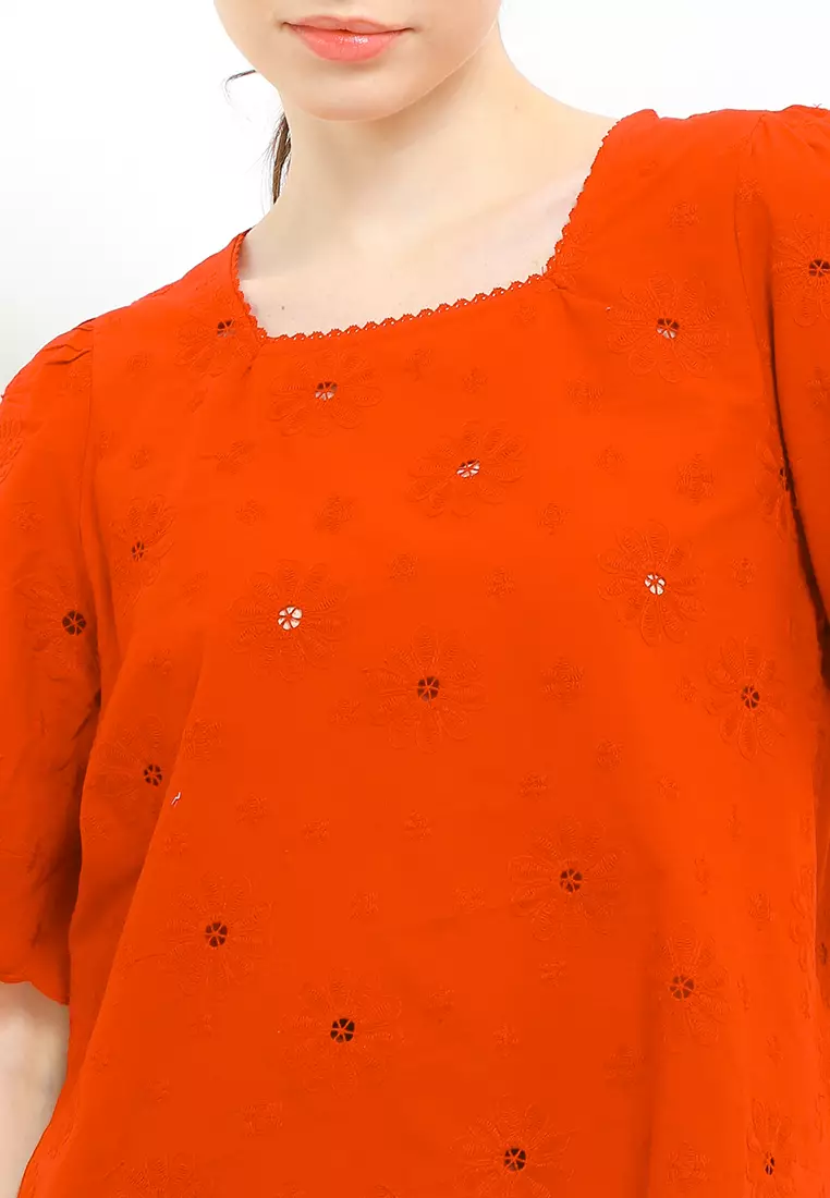 S/S Square Neck Flo Emb Blouse