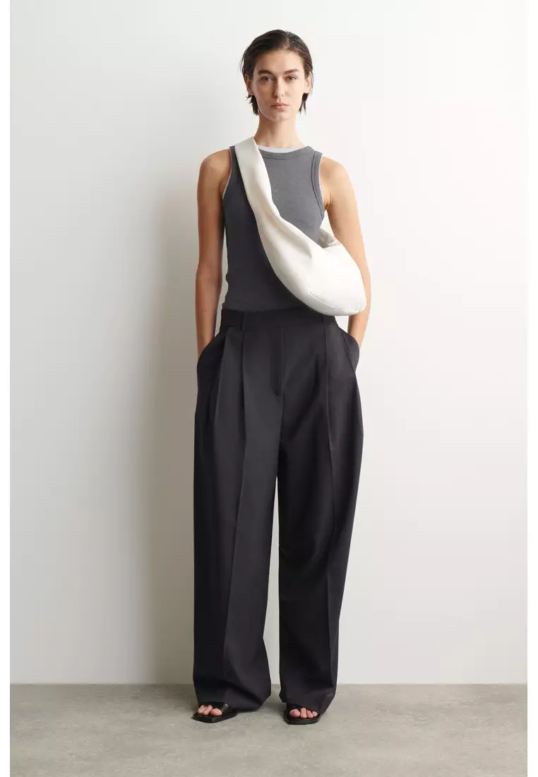 CURVED CROSSBODY BAG - CRINKLED-SHELL