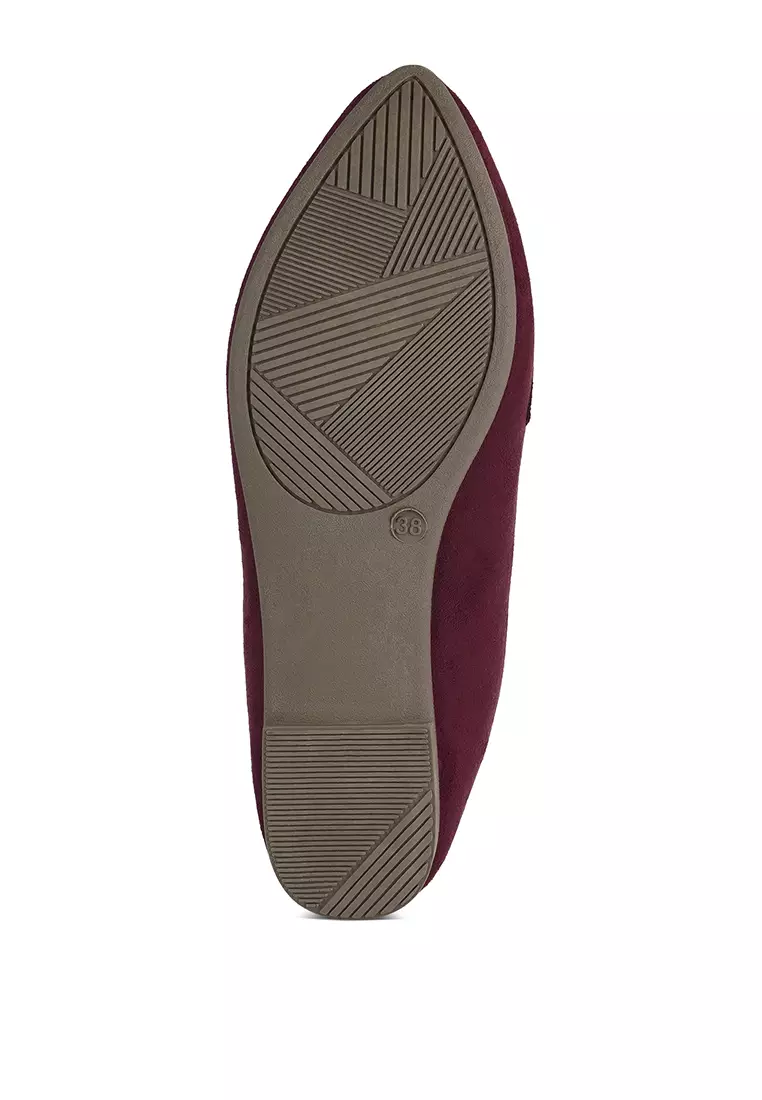 Sepatu Loafer Fleksibel Detail Horsebit dalam warna Burgundy