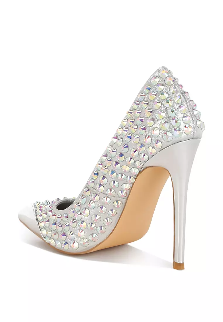 Sepatu hak stiletto berhias berlian imitasi berwarna perak