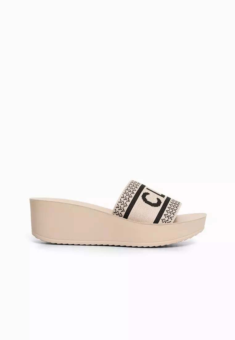 Discount on CLN  shoes - SKU: Almeda Wedge Slides
