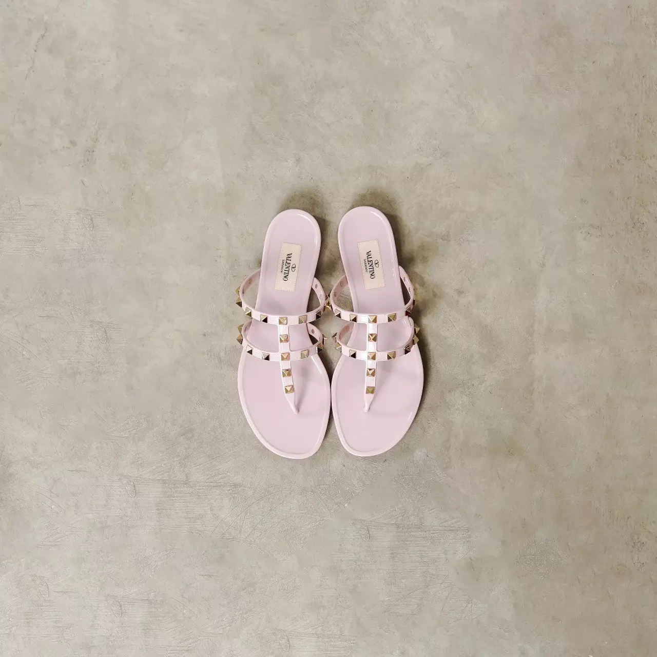 Sandal VALENTINO THONG ROCKSTUD PINK JELLY SANDAL 100% ORIGINAL