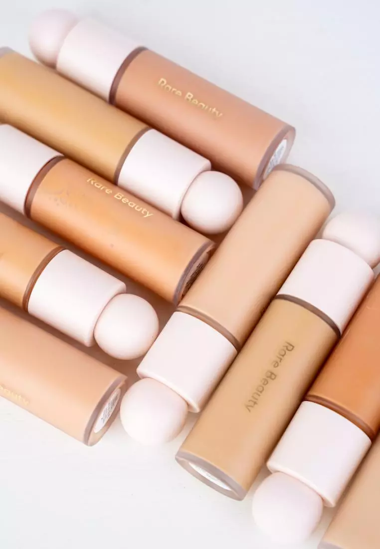 Rare Beauty Rare Beauty Liquid Touch Weightless Foundation 200C 2024