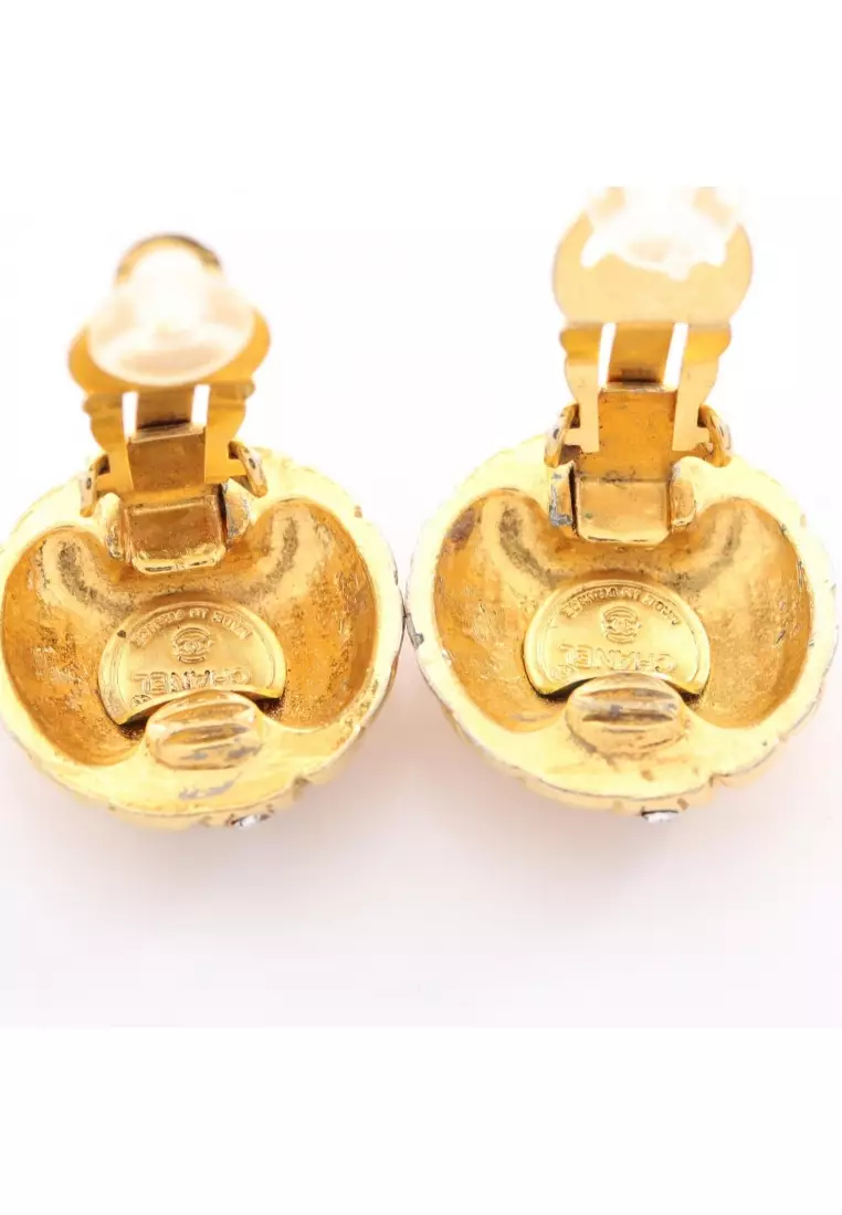 Buy Chanel Pre-Loved Chanel matelasse Circle earrings GP  display picture 3