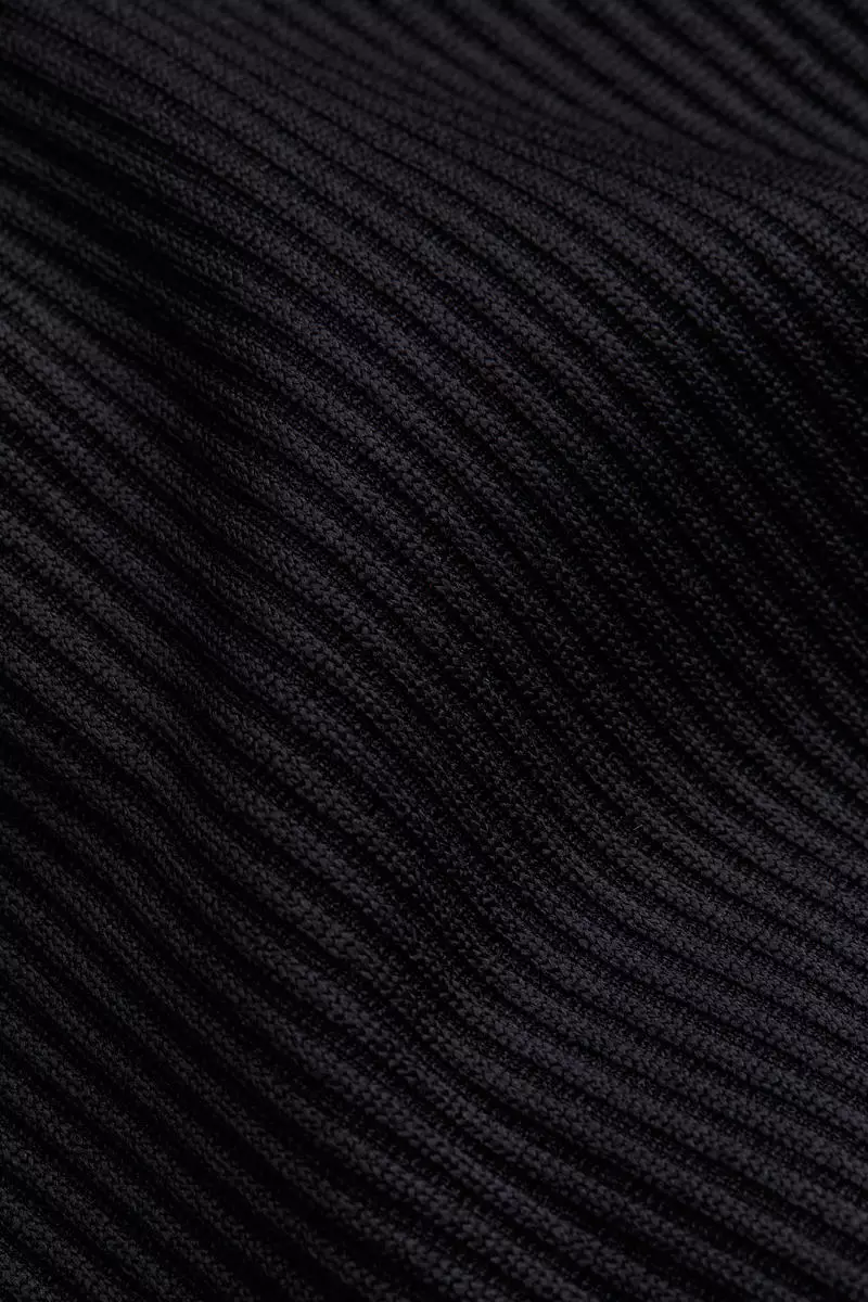 Ribbed off-the-shoulder dress