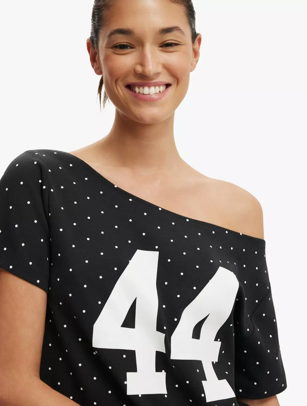 COTTON ON - ATASAN - THE SPORTY OFF SHOULDER GRAPHIC TEE
