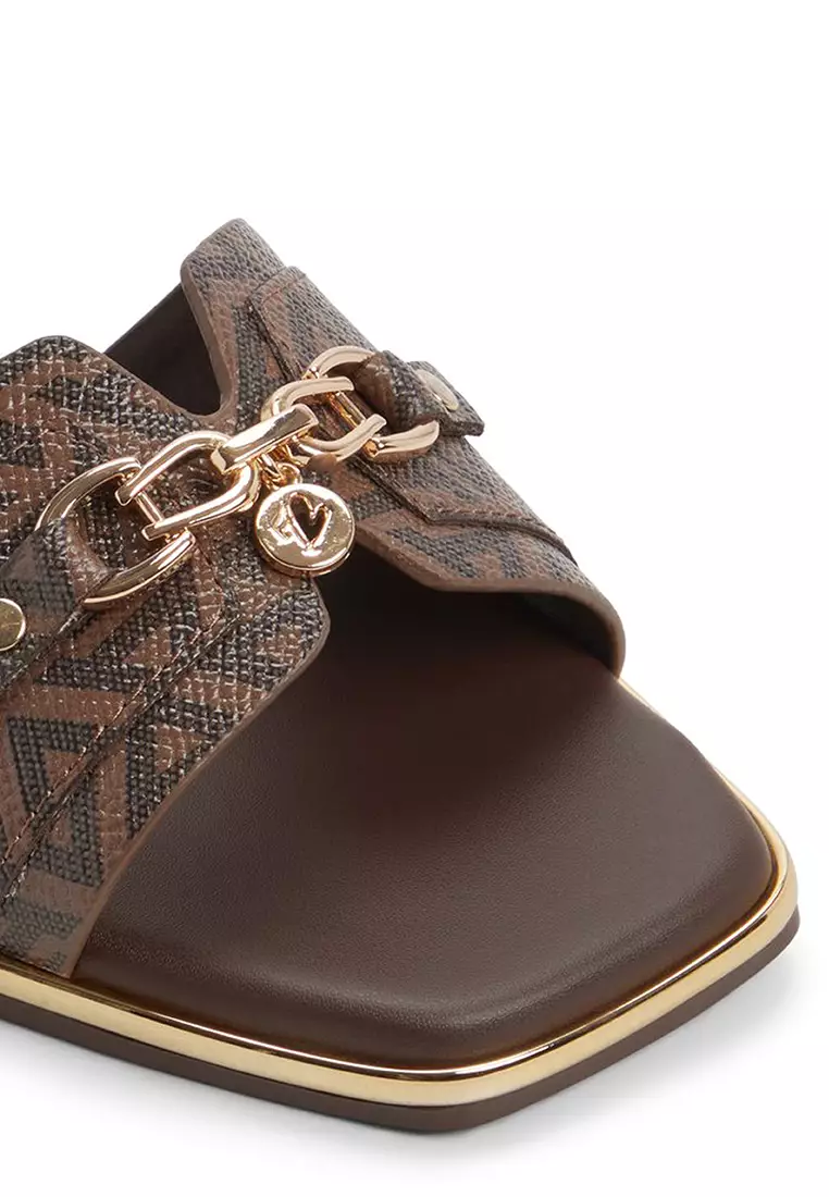Alamassi Sandals