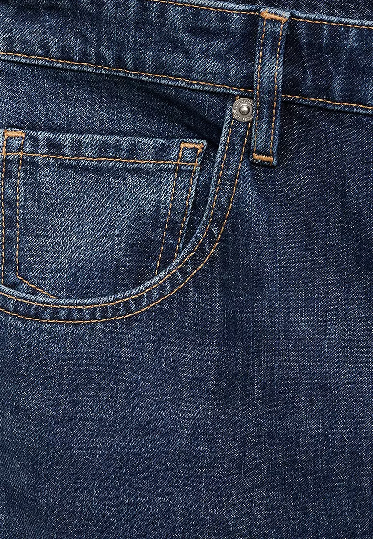 Low-Rise Wide-Leg Jeans