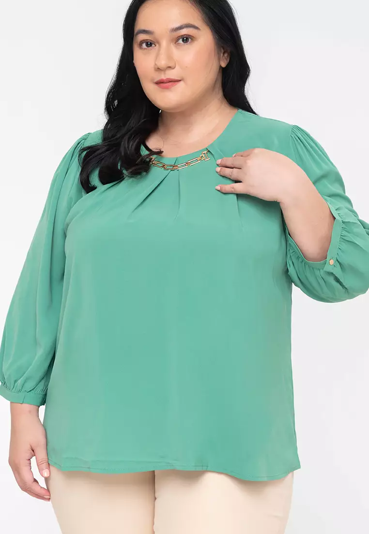 Cezanne Top With Neck Accent