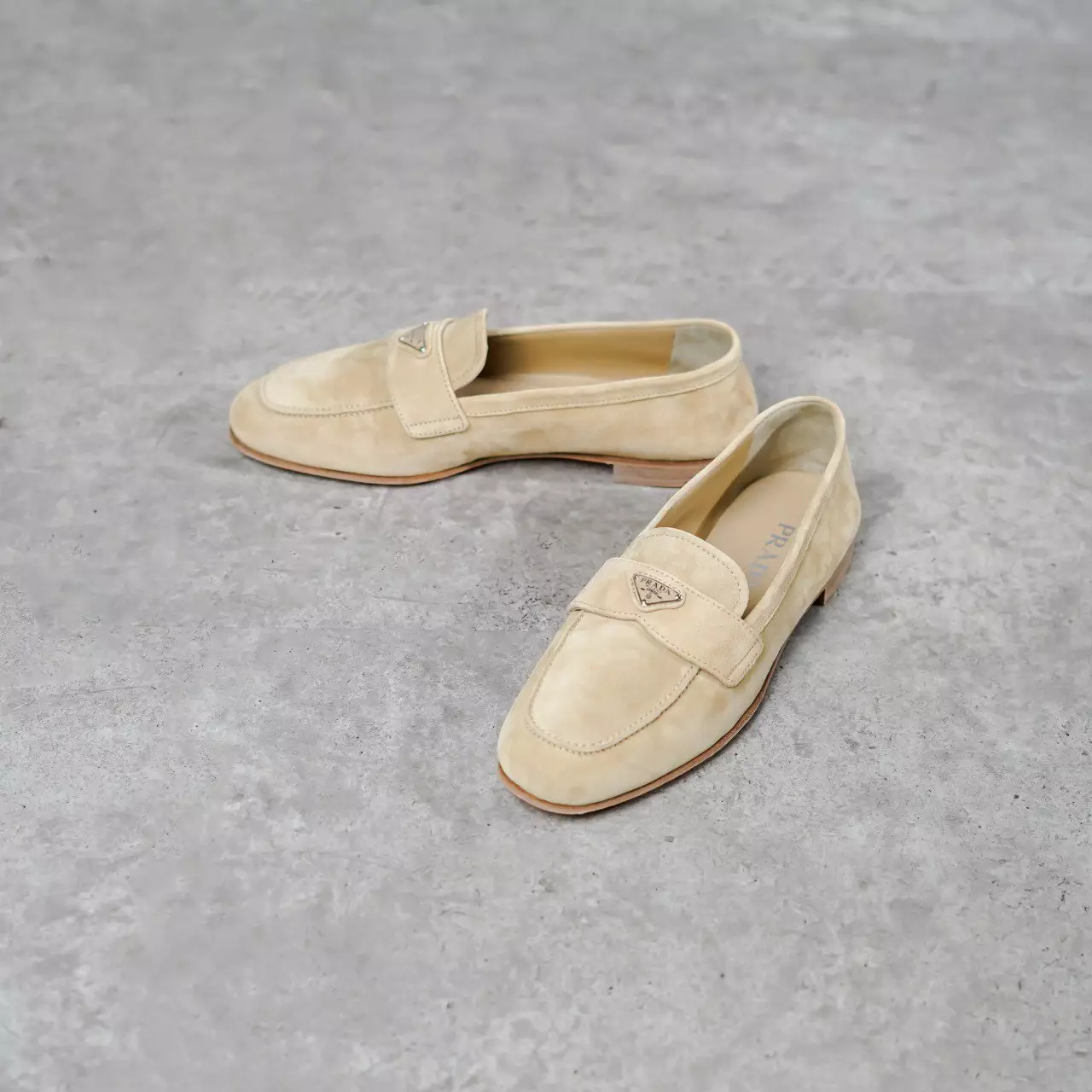 Sepatu PRADA TRIANGLE SUEDE ECRU BEIGE LOAFERS 100% ORIGINAL