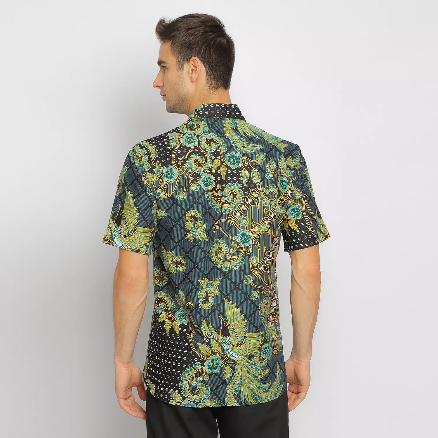 Slimfit Adhara Kemeja Batik Pria Lengan Pendek