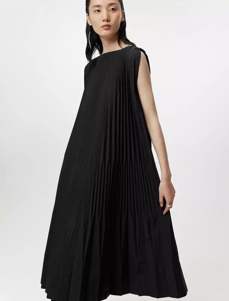 Sleeveless dress