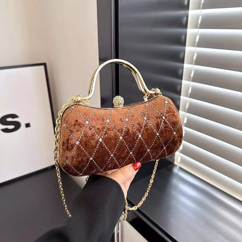 Vedlyn Scarlett Tas Pesta Wanita Clutch Beludru Elegan – Brown