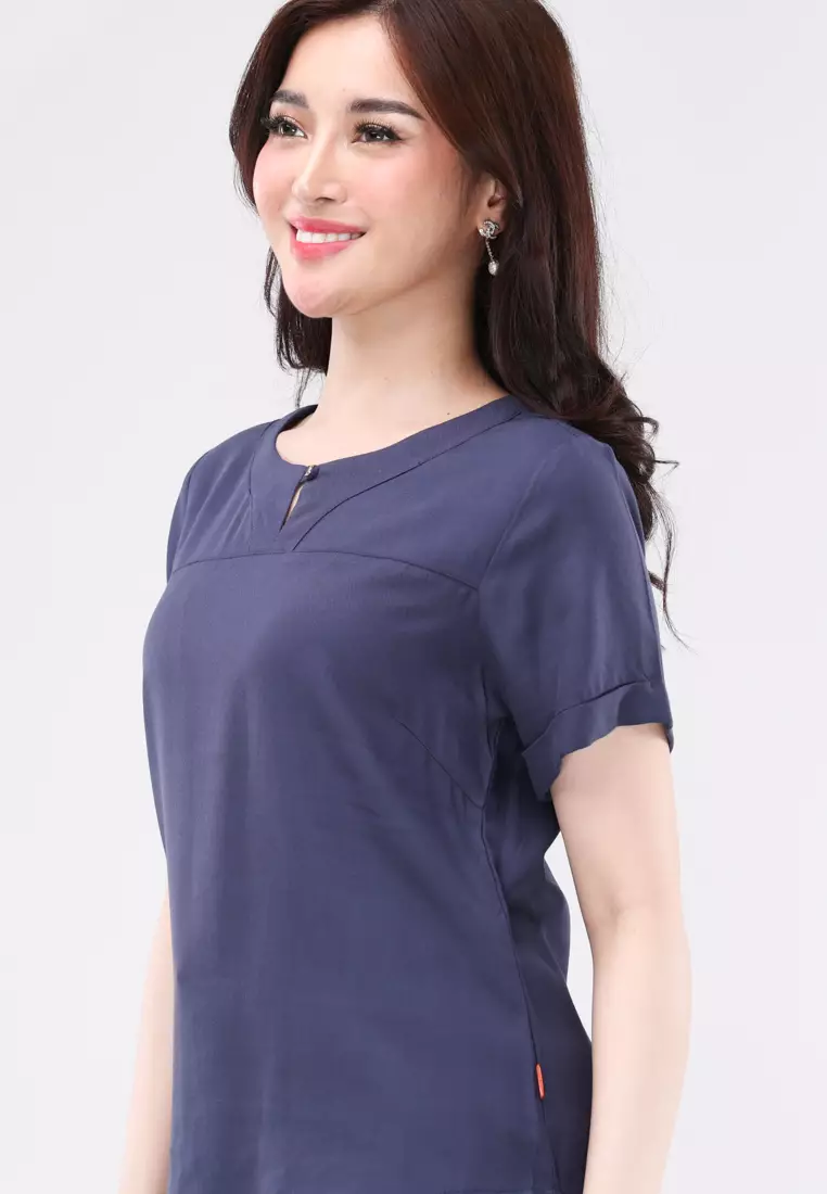 Bold Twill Short Sleeves Round Neck Blouse