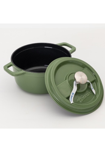 Cast iron skillets with lids