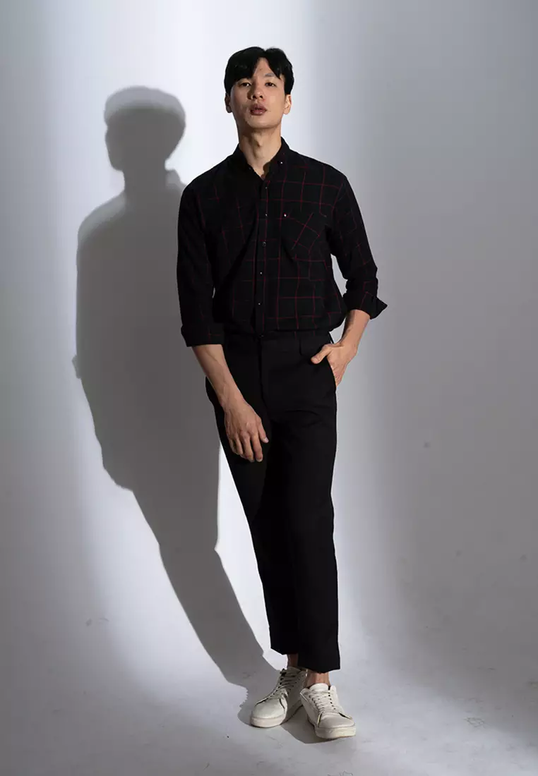 Kemeja panjang pria formal slim fit hitam kotak merah houseofcuff