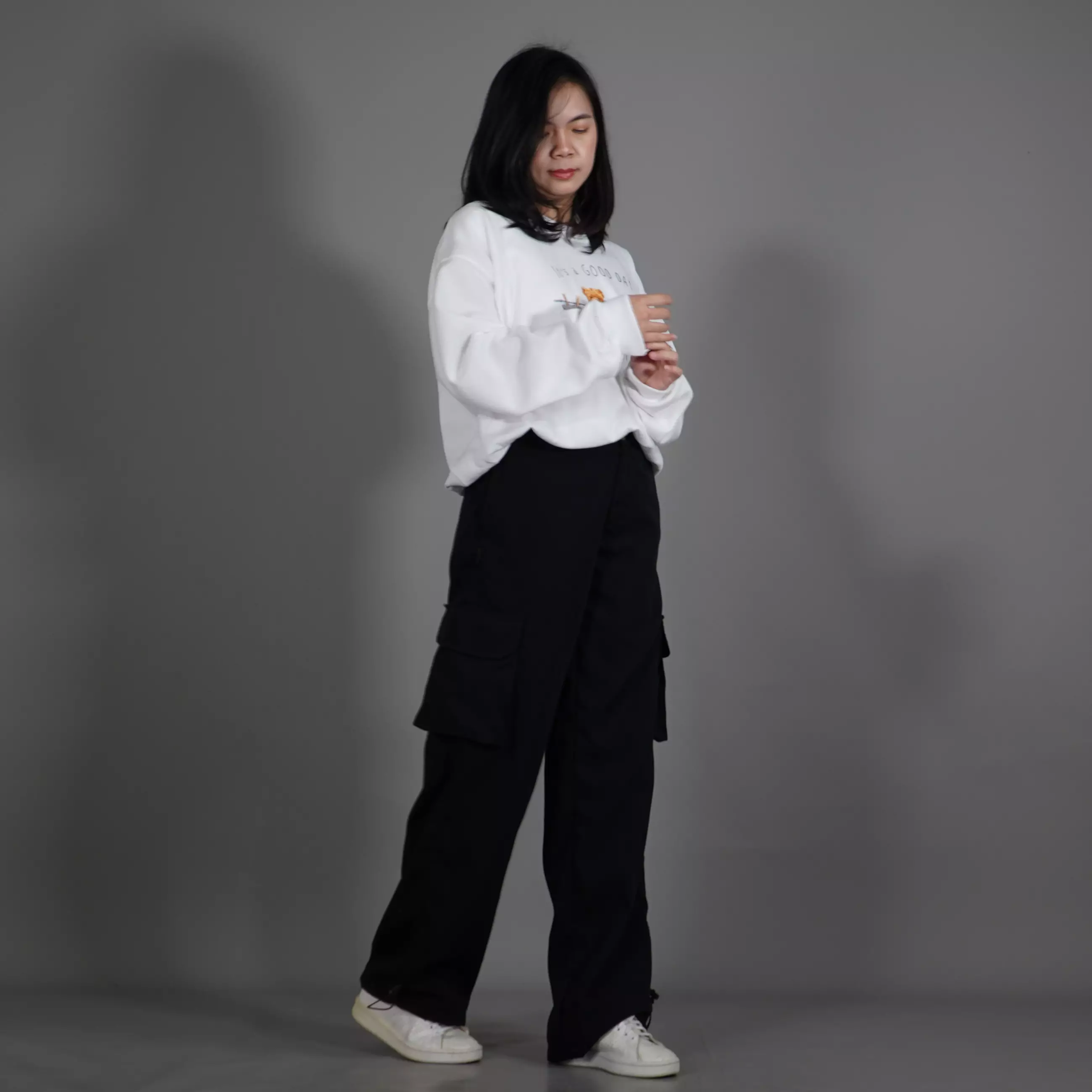 HAPPY Sweater Anime Crewneck Sweater Wanita Sweater Putih Sweater Hangat - Putih