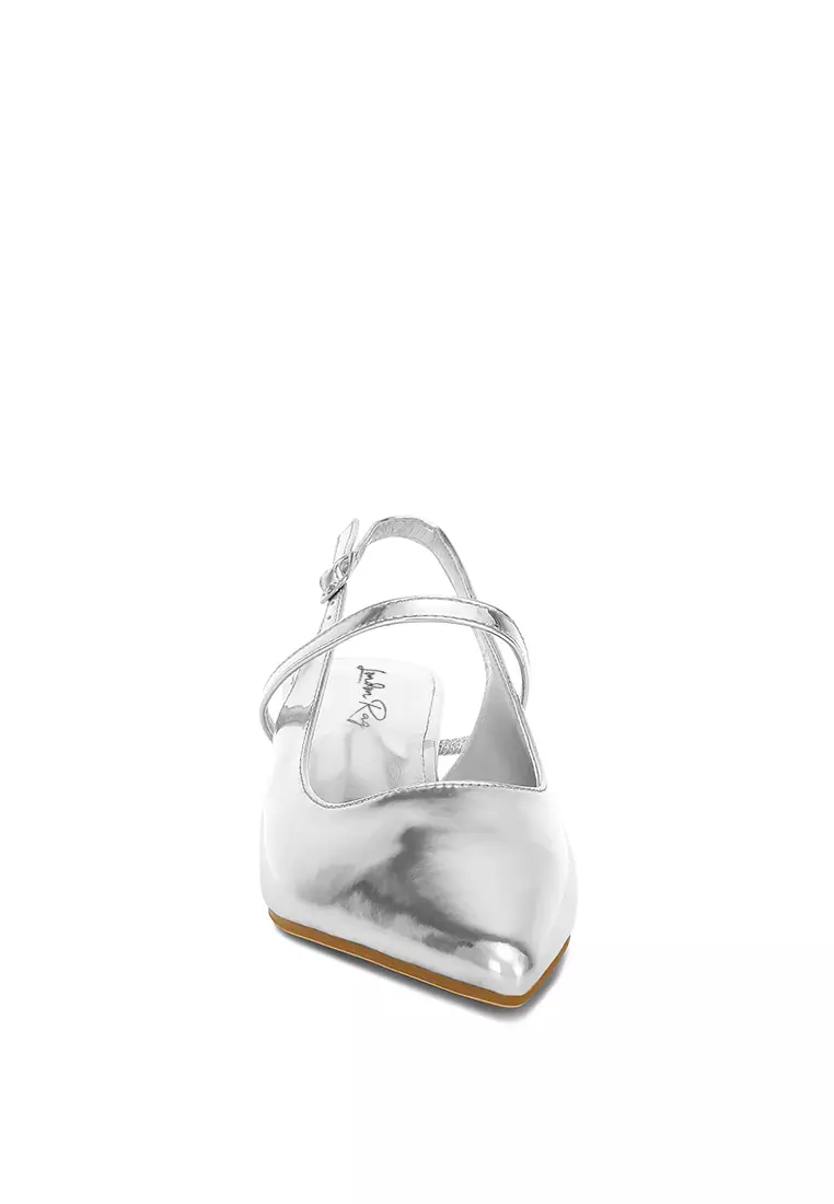 Sandal Slingback Hak Kucing dalam Warna Perak