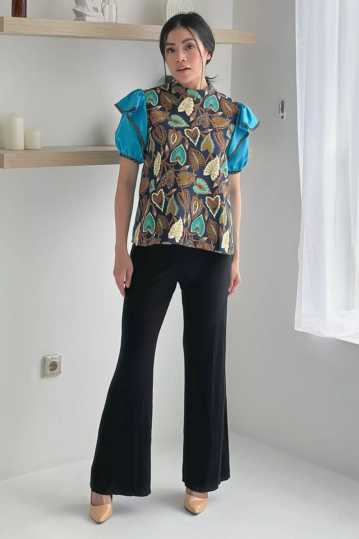 Tamara Daun Hijau Fluffy Sleeves Blouse