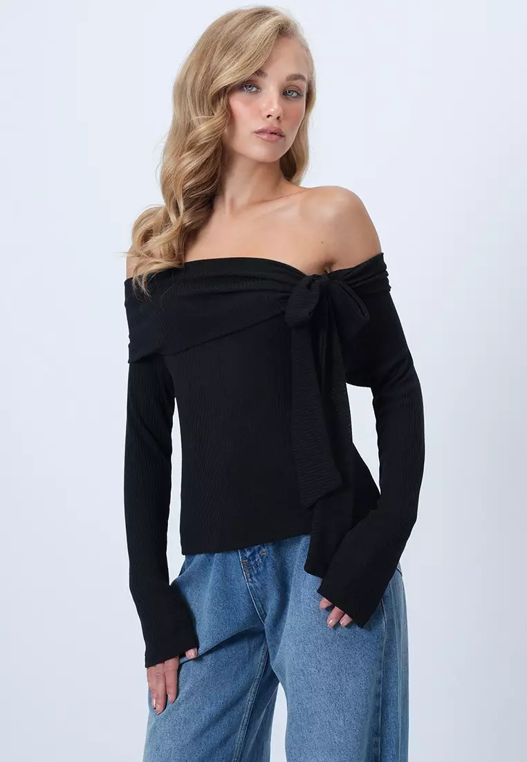 Bow-Tie Knitted Blouse