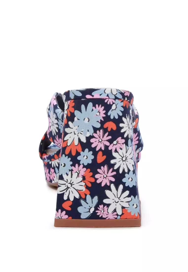 Sandal Hak Blok Segitiga Bunga Angkatan Laut