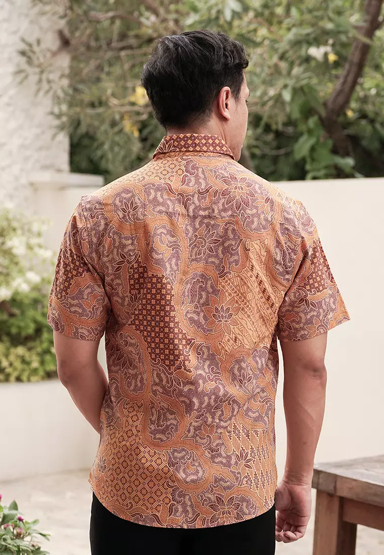 Slimfit Vedra Gold Kemeja Batik Pria Lengan Pendek