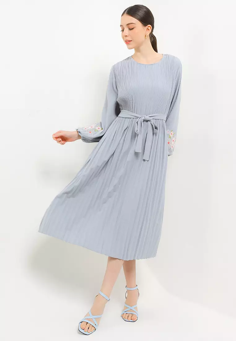 Self Tie Emb On Sleeve Maxi Dress