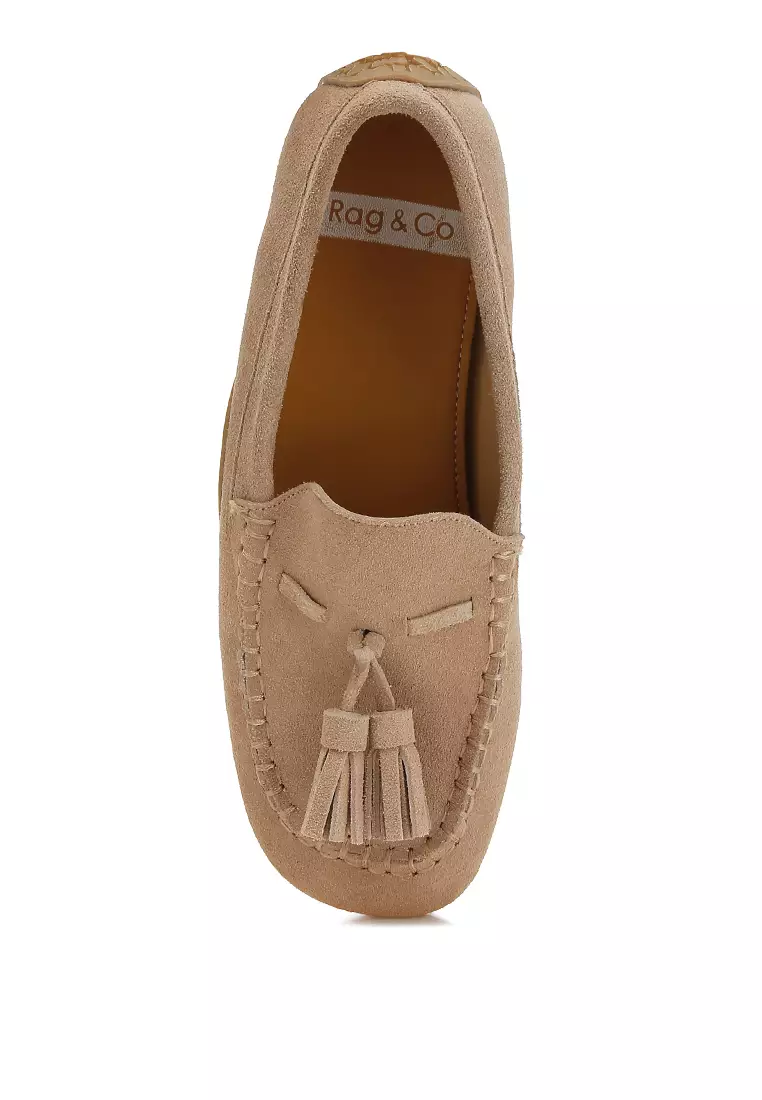 Sepatu Loafer Rumbai Ujung Bulat Suede Warna Beige