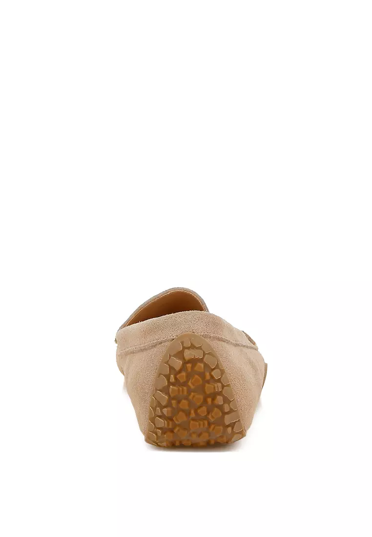 Sepatu Loafer Rumbai Ujung Bulat Suede Warna Beige