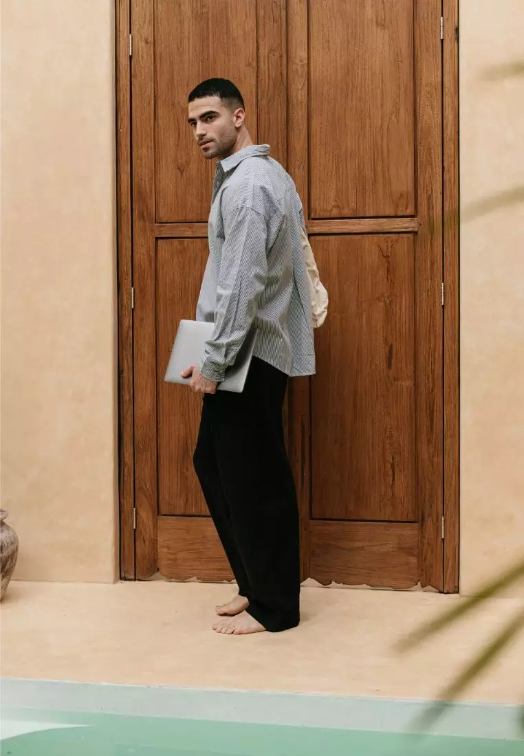 Malta Kemeja Linen Lengan Panjang Oversize Pria Warna Abu Garis – Striped Grey Oversized Long Sleeve Linen Shirt