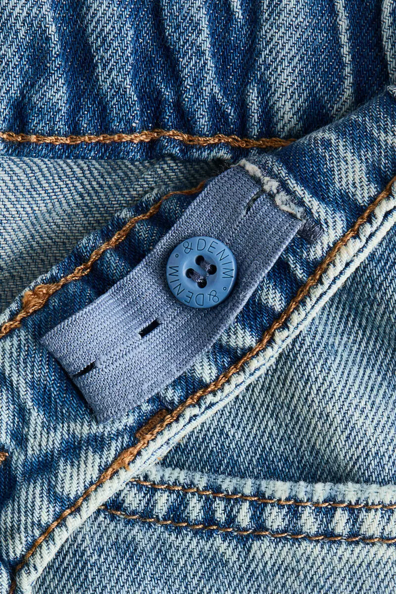 Loose Fit Barrel Jeans