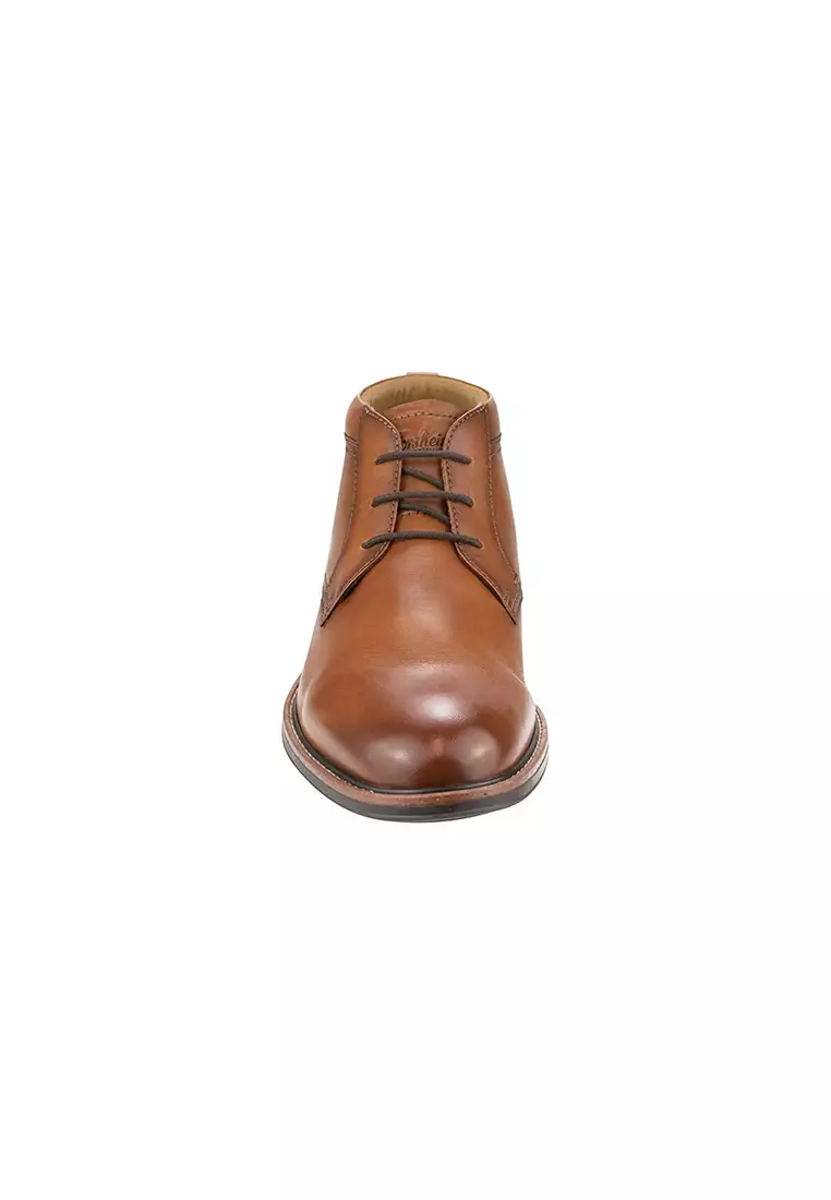 Men's  Traveller Plain Toe Chukka Boot 