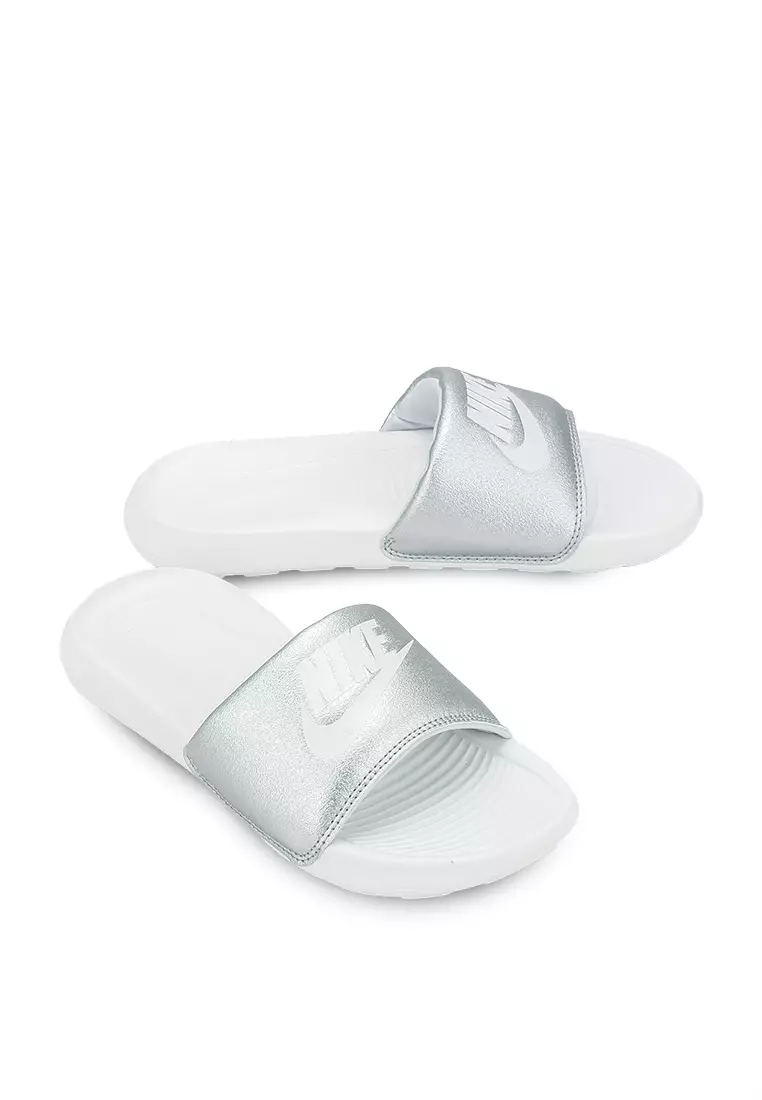 Silver nike sliders outlet
