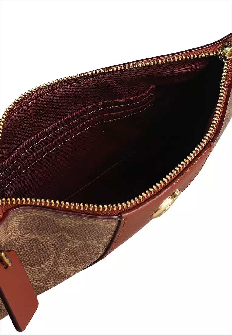 Small Wristlet in Signature Canvas (ct)