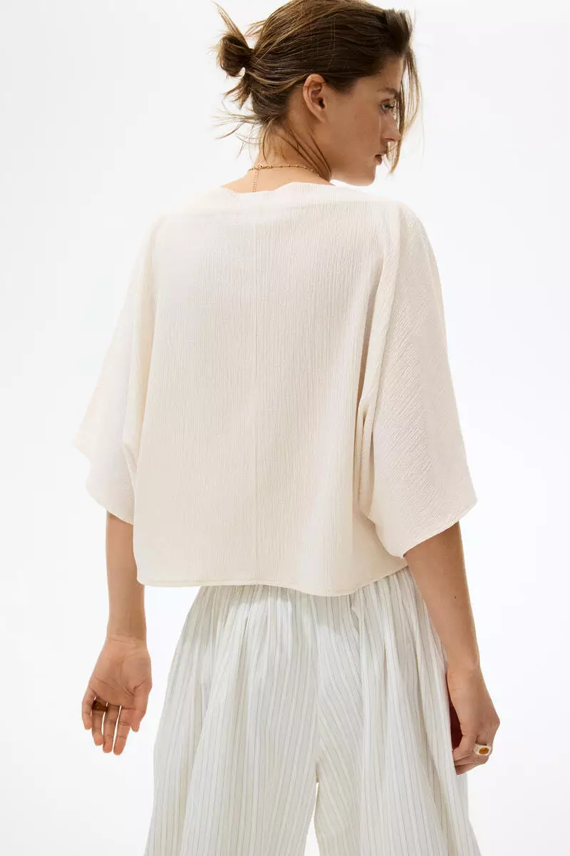 Crinkled boat-neck top