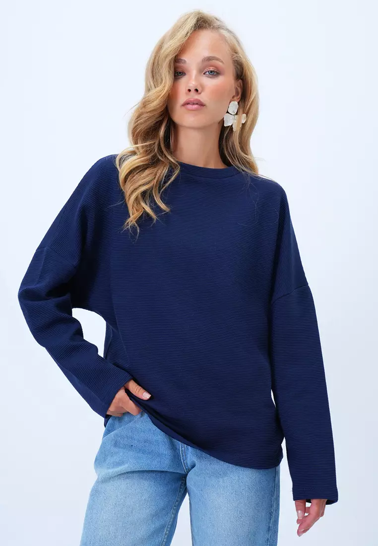 Women's Midnight Blue Crew Neck Batwing Sleeve Wide Cut Basic Blouse Alc-X14391